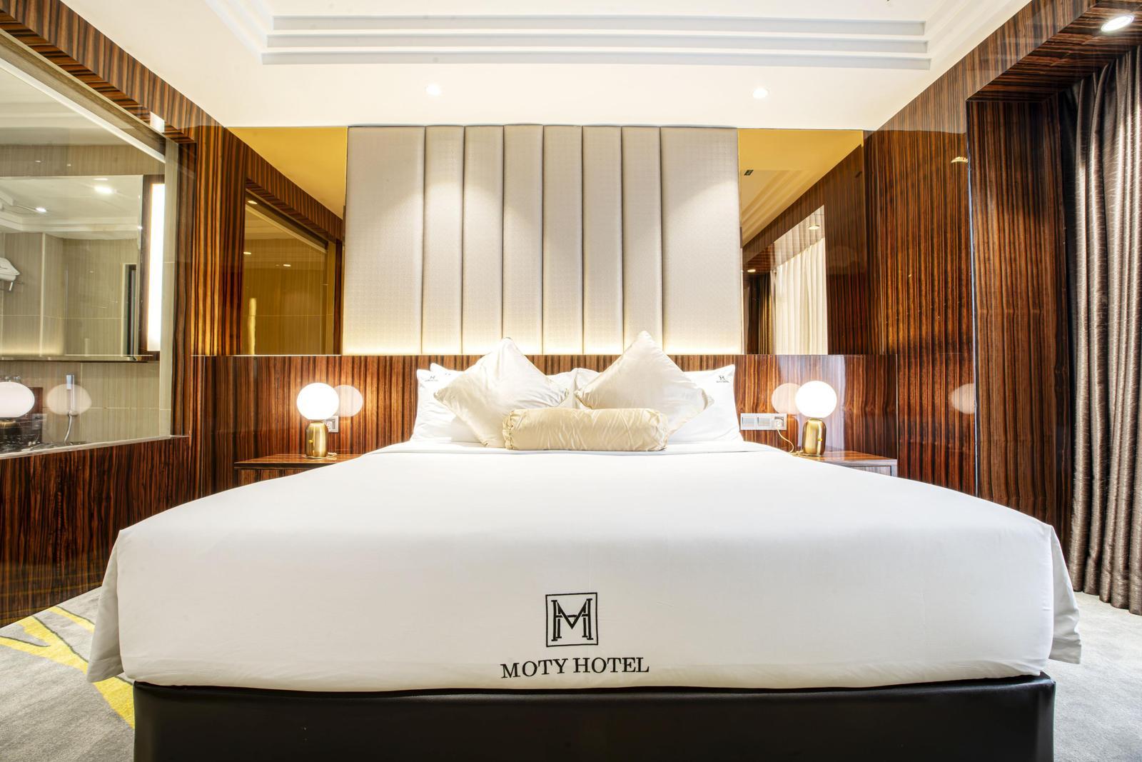 Deluxe King Room