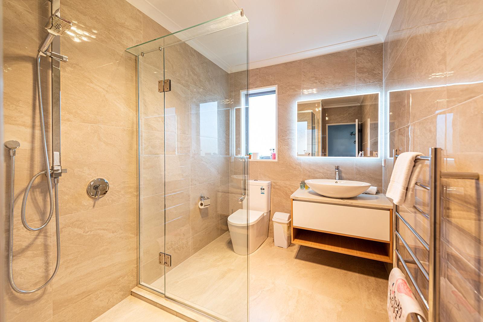 Super House - 2 Bedroom bathroom