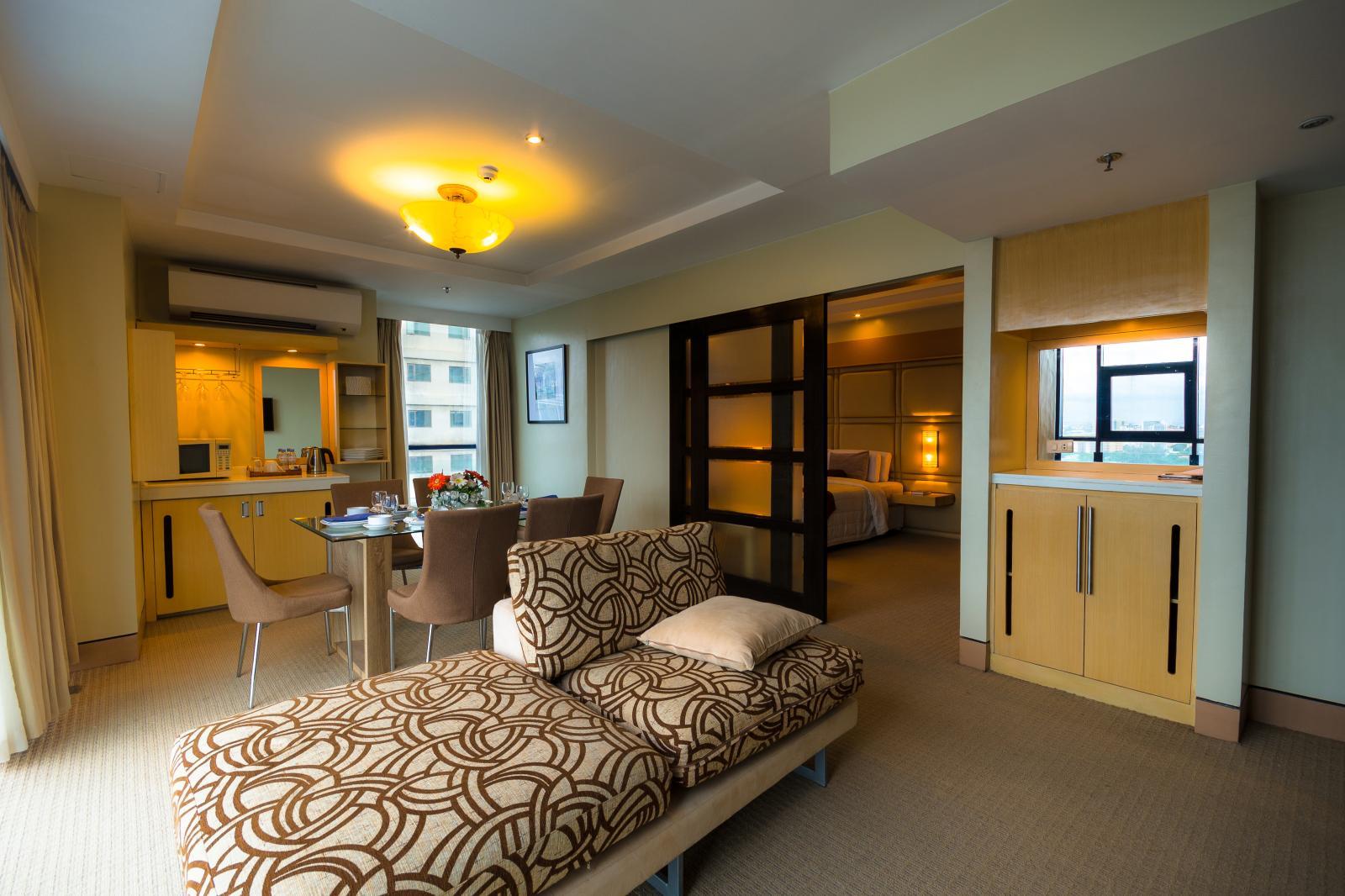 Honeymoon Suite 3