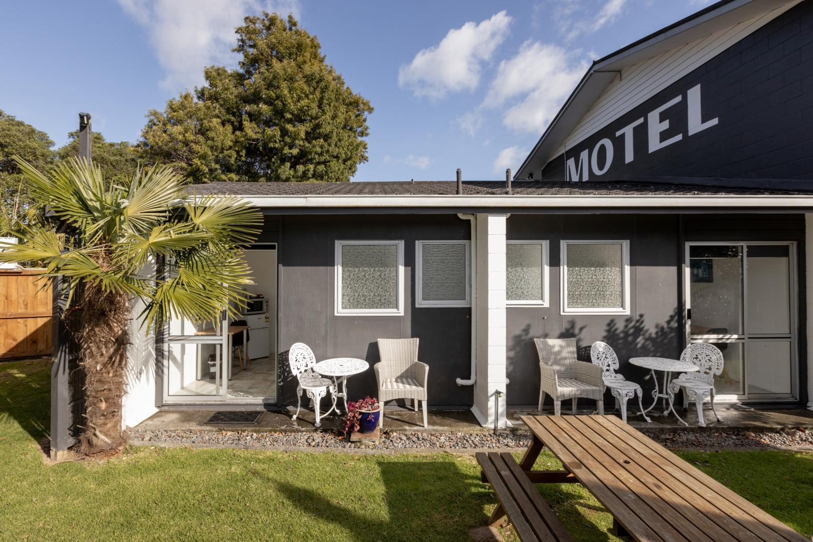 The Roselands Motel