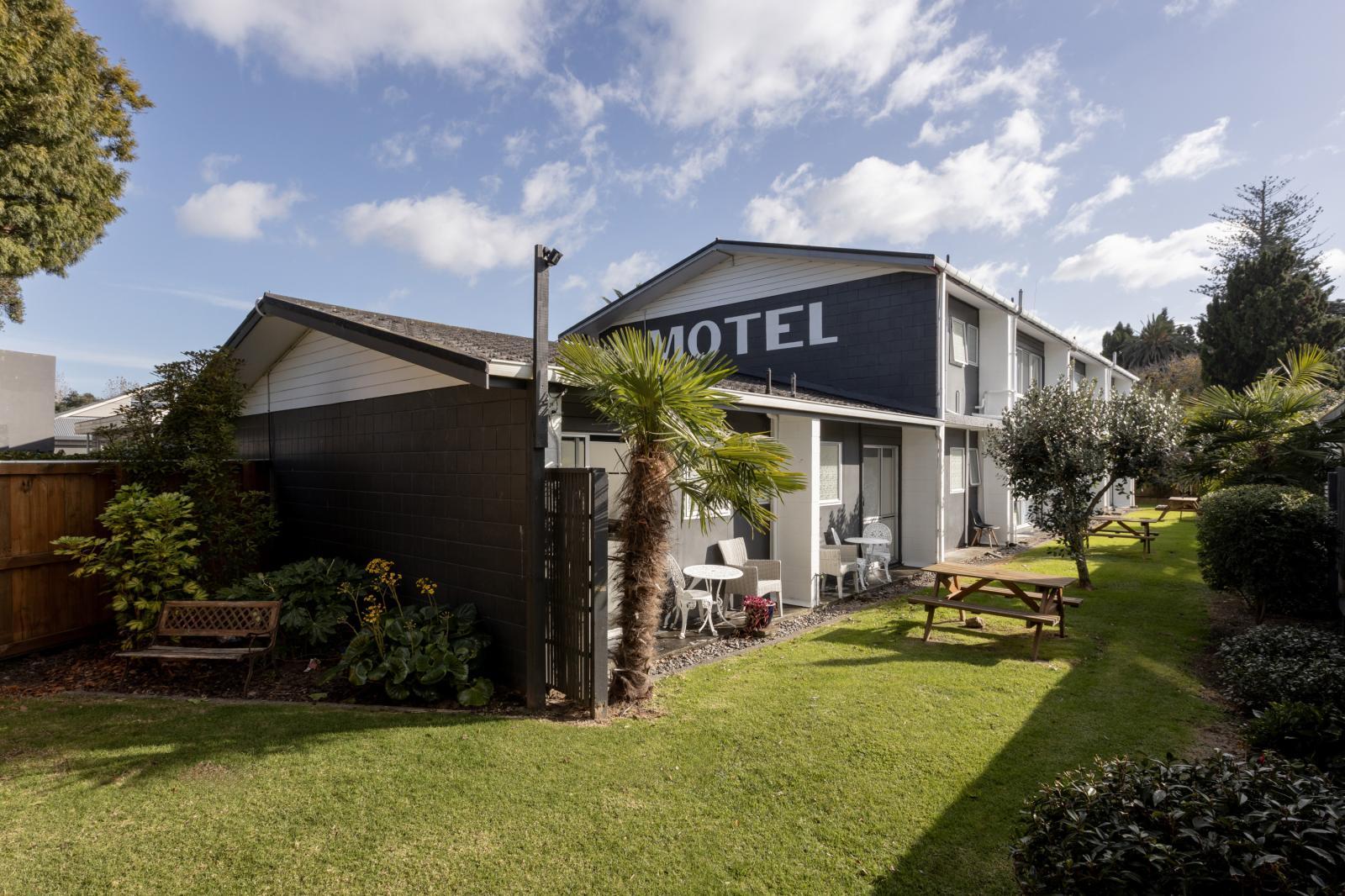 The Roselands Motel