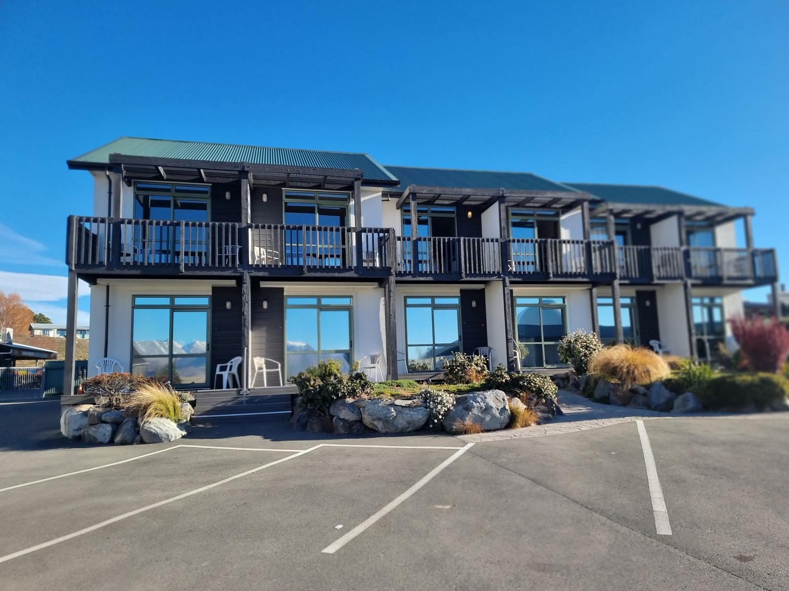 Lake Tekapo Village Motel & Stay In Backpackers