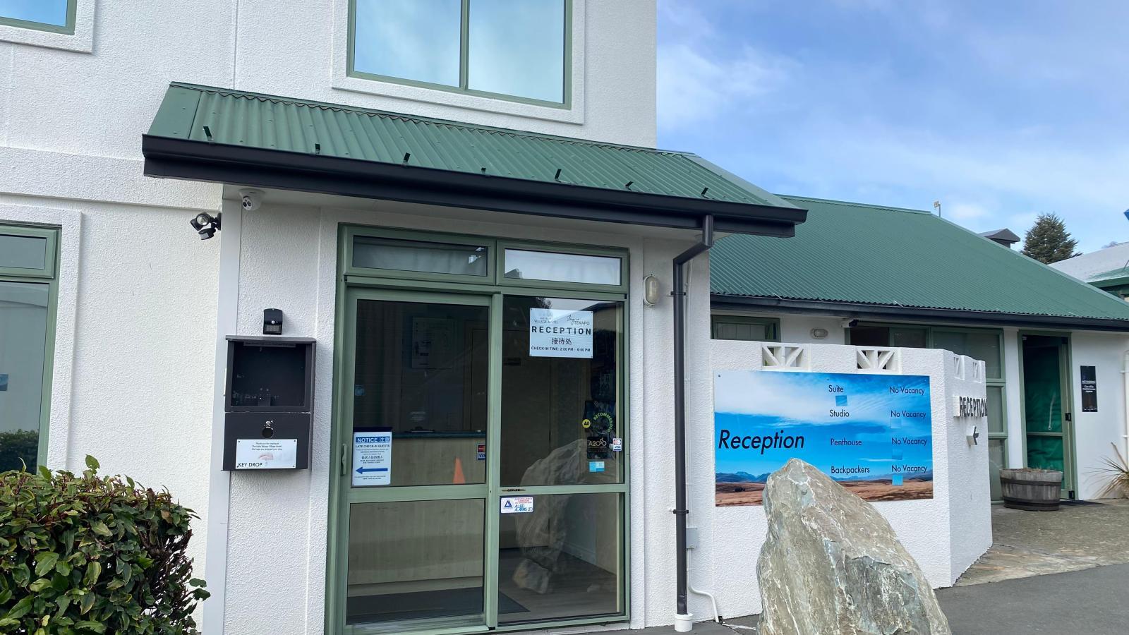 Lake Tekapo Village Motel & Stay In Backpackers