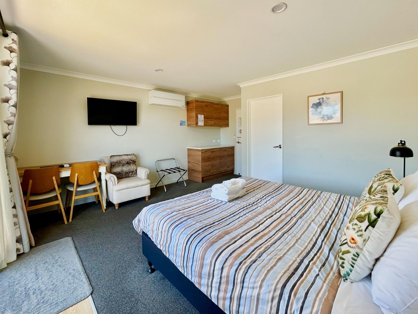 Lakeside Garden 3-bedroom : bed b