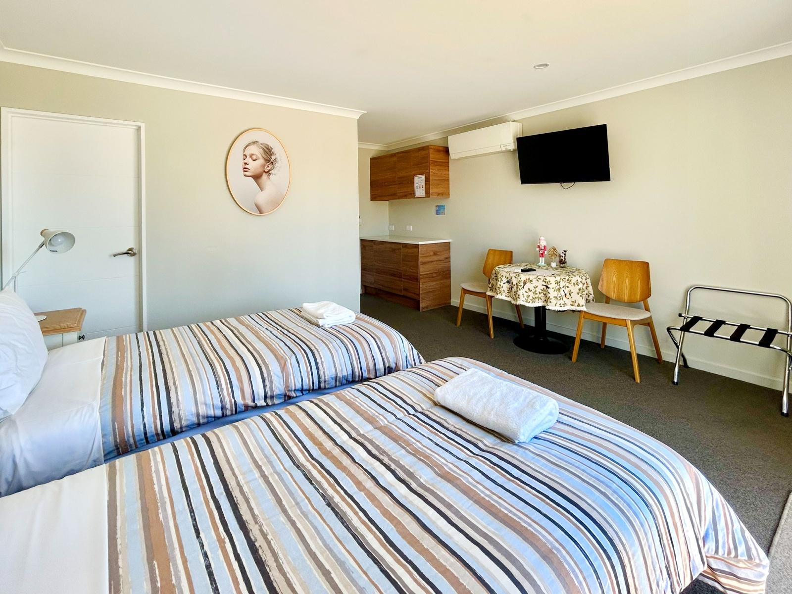 Lakeside Garden 3-bedroom : bed e