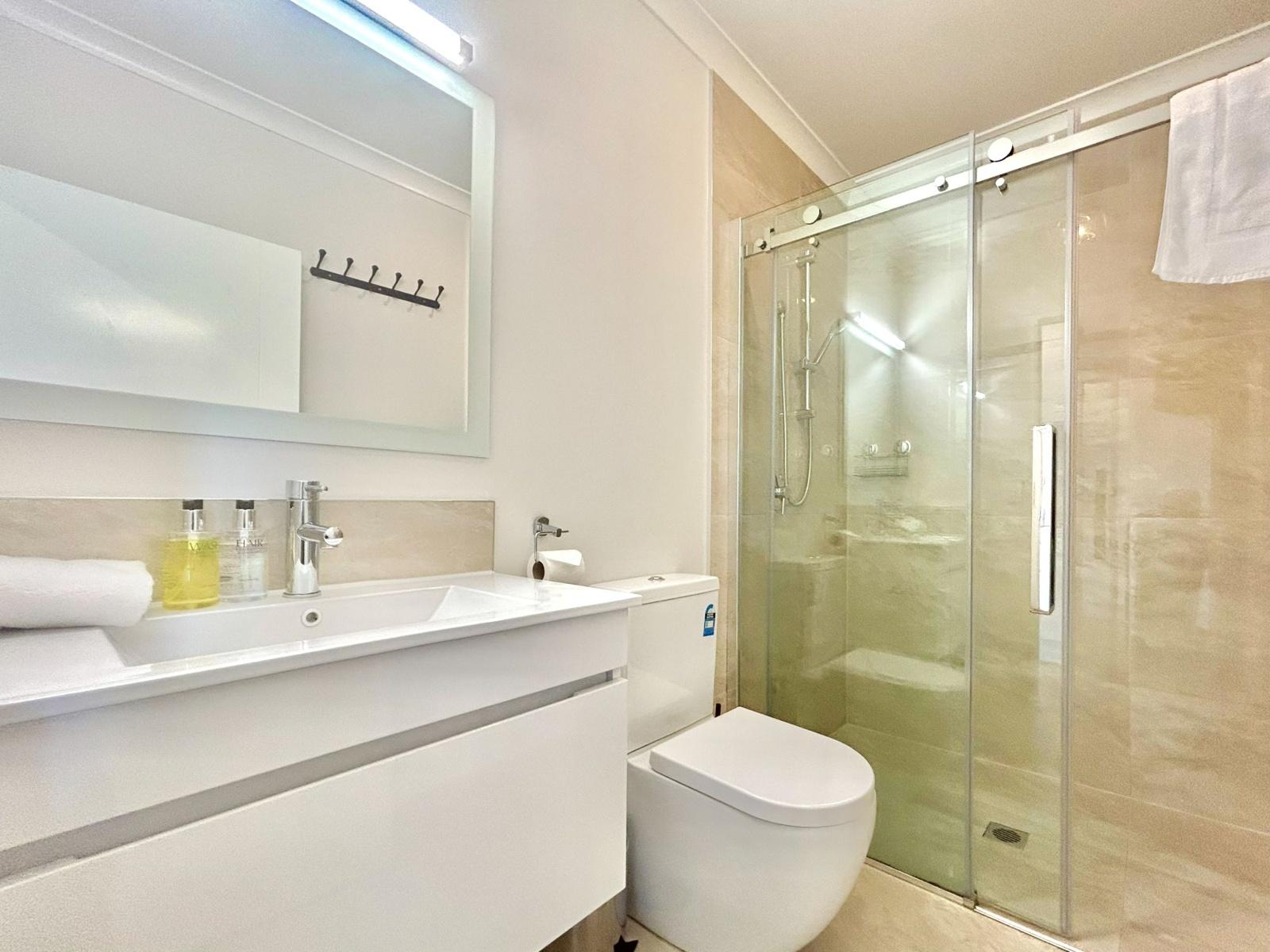 Mata suite bathroom