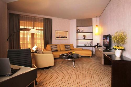 Deluxe King Suite