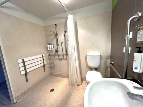 Studio+Disability+Bathroom+2