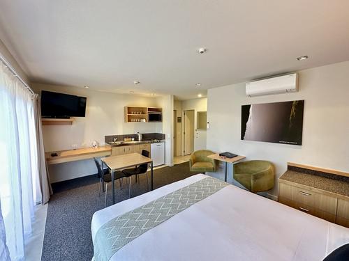 One+Bedroom+Suite+Lounge