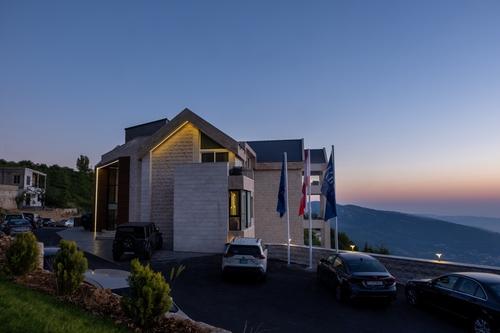 22 EXTERIOR