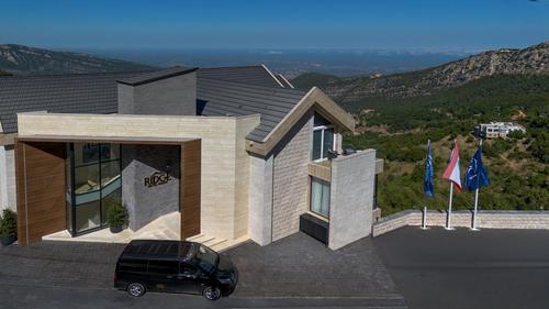 16 EXTERIOR