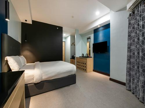 Standard Queen Room