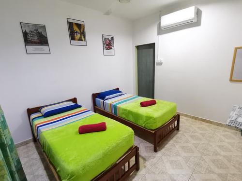 Standard Twin with Private Bathroom