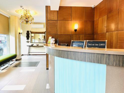PEARL LANE LOBBY 2025
