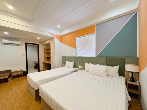 Deluxe Triple without window at Sunrise Central Hotel
