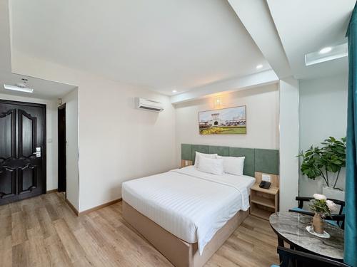 Premier Double with window at Sunrise Central Hotel