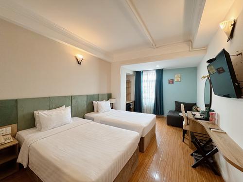 Suite Twin with window