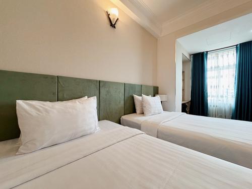 Suite Twin with window at Sunrise Central Hotel