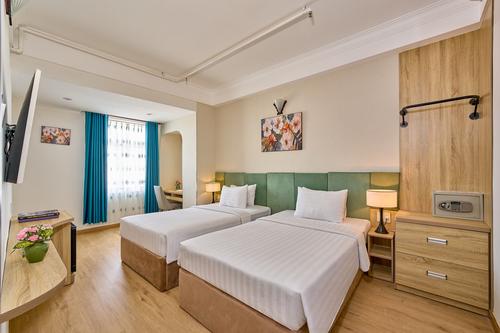 Suite Twin with window