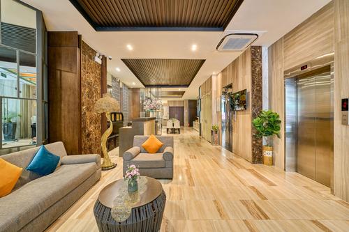 Lobby 6